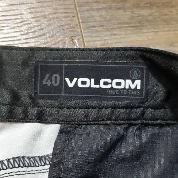 Volcom plaid black white hybrid shorts euc - Picture 2 of 6